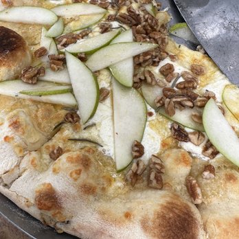 Cancino - Gorgonzola and pear pizza - Pizza Near Me - Ciudad de México, DIF Cancino - Gorgonzola and pear pizza - Pizza Near Me - Ciudad de México, DIF