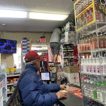 El Gato Tuerto - Employees entirely ignoring me and another customer - Beer, Wine & Spirits Near Me - Miami, Florida El Gato Tuerto - Employees entirely ignoring me and another customer - Beer, Wine & Spirits Near Me - Miami, Florida