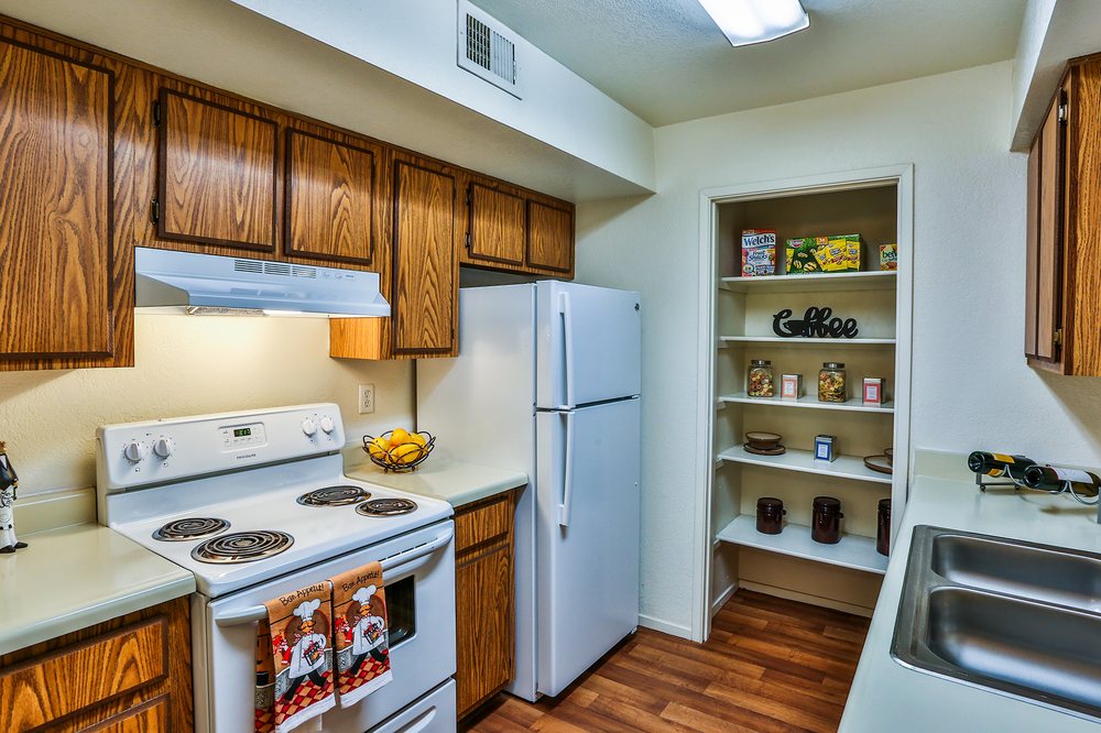 SHADOWBROOK APARTMENTS Updated September 2024 46 Photos & 10