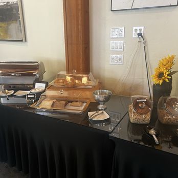 Sonoma Coast Villa - Nice breakfast set up - Hotels Near Me - Bodega, California Sonoma Coast Villa - Nice breakfast set up - Hotels Near Me - Bodega, California