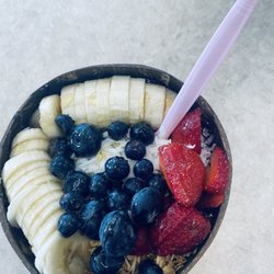 Mirabellas Italian Cucina - Açaí Bowls on smoothie bar side