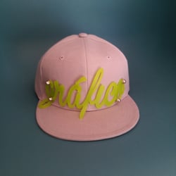 Vanggo - Gorra gris con acrílico verde