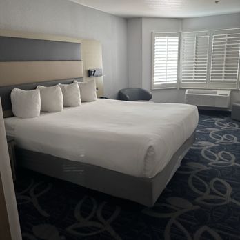 Hotel Aluxor SFO - Bed was comfortable - Hotels Near Me - San Bruno, California Hotel Aluxor SFO - Bed was comfortable - Hotels Near Me - San Bruno, California