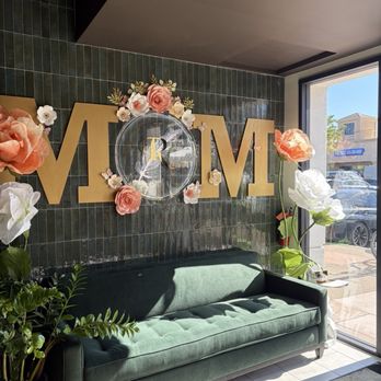 The Royale - Entrance decor and seating - Breakfast & Brunch Near Me - Pleasant Hill, California The Royale - Entrance decor and seating - Breakfast & Brunch Near Me - Pleasant Hill, California