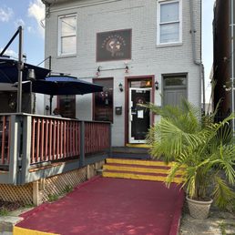 Here is the front  - very inviting to come in!