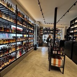 La Maison du Whisky & Fine Spirits - Inside