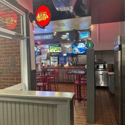 H.J. Wings & Things - The bar.