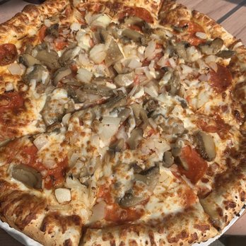 Shanghai Resort - Pizza - Vacation Rentals Near Me - La Follette, Tennessee
