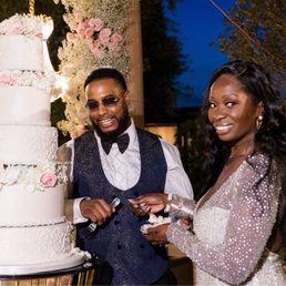 Our wedding cake was stunning! Our wedding cake was stunning!