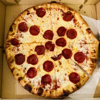 Basil pizza - Large Pepperoni Pizza - Italian Near Me - Roanoke, Virginia Basil pizza - Large Pepperoni Pizza - Italian Near Me - Roanoke, Virginia