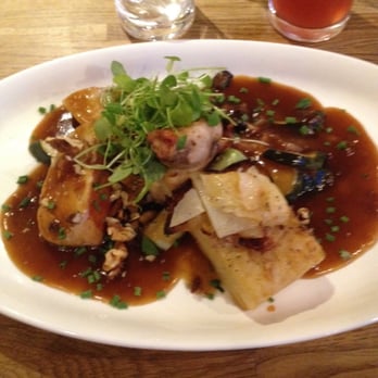 Bryghuset Møn - Perlehøne, pommes anna, svampe, abrikos, ristede hasselnødder, brøndkarse... - Breweries Near Me - Stege, 85 Bryghuset Møn - Perlehøne, pommes anna, svampe, abrikos, ristede hasselnødder, brøndkarse... - Breweries Near Me - Stege, 85