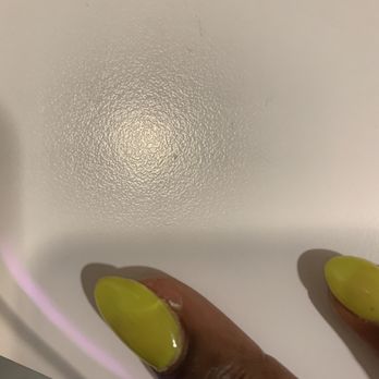 Soho Nails - Cracking nail at 6 days - Nail Salons Near Me - New York, New York