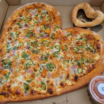 Laventina's Pizza - Tandoori Chicken Pizza - Pizza Near Me - Lakewood, California Laventina's Pizza - Tandoori Chicken Pizza - Pizza Near Me - Lakewood, California