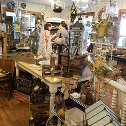 Mariposa - tables of items to check out