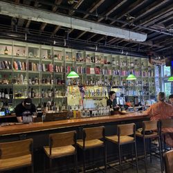 Present Company Public House - Beautiful bar