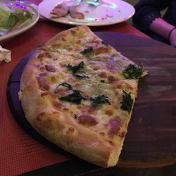 Giuseppe Pizzeria - Gorgonzola and spinach pizza