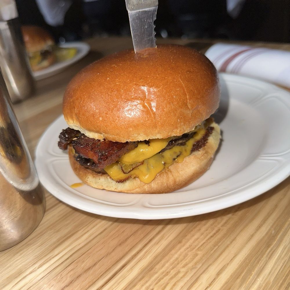 Au Cheval - The Single Cheeseburger, but it's actually a double! - Bars Near Me - Chicago, Illinois