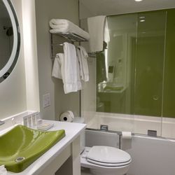 The Break - Lovely bathroom area with heated floor and automatic ventilation fan