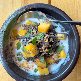 Mott St - Mango sticky rice - Asian Fusion Near Me - Chicago, Illinois Mott St - Mango sticky rice - Asian Fusion Near Me - Chicago, Illinois