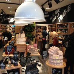 This LUSH location is well organized and very clean. It was a pleasure shopping there.