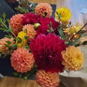 Riamede Farm - Dahlia flower bouquet - $30 - Pick Your Own Farms Near Me - Chester, New Jersey Riamede Farm - Dahlia flower bouquet - $30 - Pick Your Own Farms Near Me - Chester, New Jersey