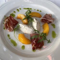 Groto di Corgnan - Appetizer. Nice sun ripened peaches and some kind of goat fresh cheese.