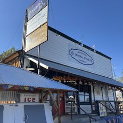 Stargazer Inn & Bristlecone General Store - Exterior