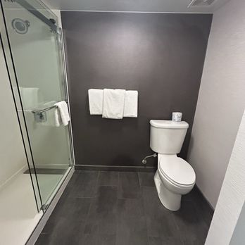 Sonesta Select Pleasant Hill - Bathroom - Hotels Near Me - Pleasant Hill, California