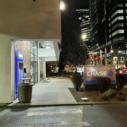 Chase Bank - Main entrance