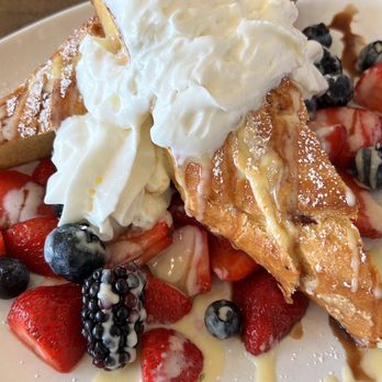 Starling Diner - Stuffed French toast with seasonal berries - New American Near Me - Long Beach, California Starling Diner - Stuffed French toast with seasonal berries - New American Near Me - Long Beach, California