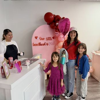 Froztique - Ice Cream & Frozen Yogurt Near Me
