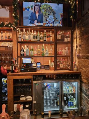 The Half Pint / Ernie's Bar by null