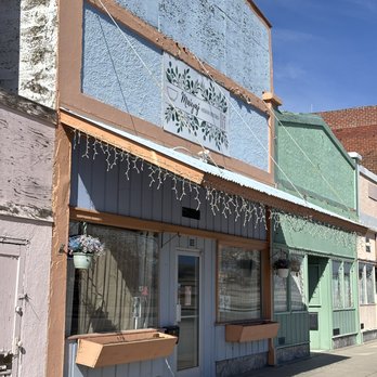 MaiYaj Asian Bistro - Located where another popular restaurant was in "downtown" Montague. - Thai Near Me - Montague, California