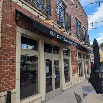 Black and Gray Brewing - Breweries Near Me - East Dundee, Illinois