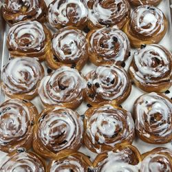 Bakery And Grocery Emmanuel Panaderia - Cinnamon Roll