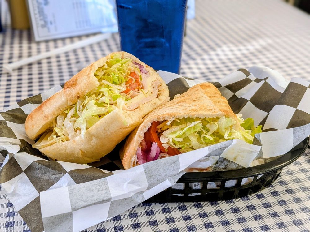 Larry's pizza & subs Logo