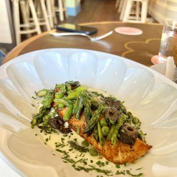 The Bungalow Kitchen - King salmon - New American Near Me - Tiburon, California The Bungalow Kitchen - King salmon - New American Near Me - Tiburon, California