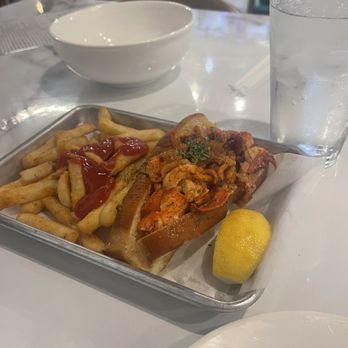 The Dive Oyster Bar - LOBSTER ROLL - Southern Near Me - Irvine, California The Dive Oyster Bar - LOBSTER ROLL - Southern Near Me - Irvine, California