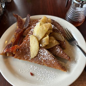 The Filling Station - Fried Apple French Toast with a side of bacon - American Near Me - Eureka Springs, Arkansas