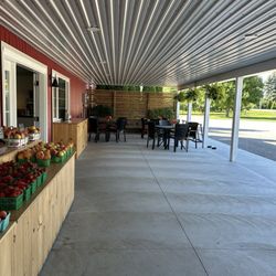 The Red Barn Farm Market & Bakery - Seating area