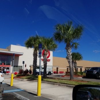 CVS Pharmacy - palm trees in parking lot - Drugstores Near Me - Yulee, Florida