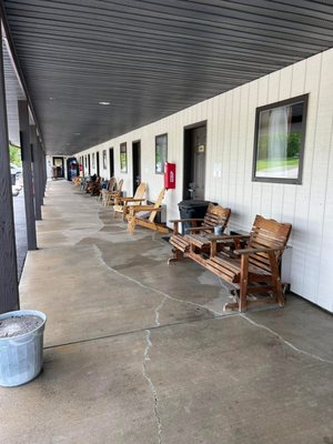 Green Roof Inn by null