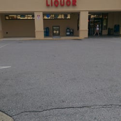 Winn-Dixie Liquor Store - The front.