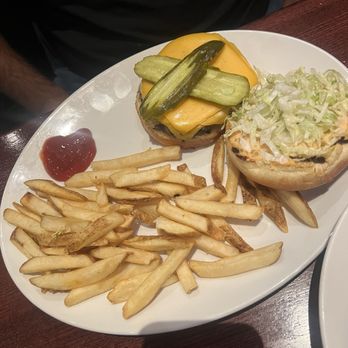 Houlihan's - Burger - New American Near Me - Hershey, Pennsylvania Houlihan's - Burger - New American Near Me - Hershey, Pennsylvania