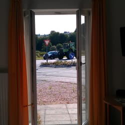 Landgasthaus Streichmühle - Der gut frequentierte Balkon vor meinem Schlafzimmer