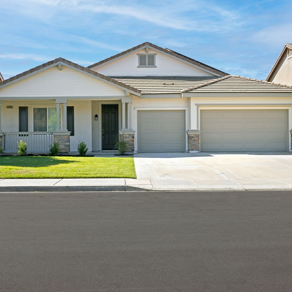 Exterior paint Exterior paint