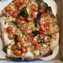Caprese pizza Caprese pizza