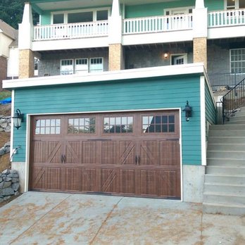 Northwestern Overhead Door - Model Classica with decorative straps and handle's - Garage Door Services Near Me - Gresham, Oregon