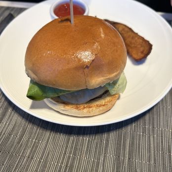 United Polaris Lounge - Burger - Airport Lounges Near Me United Polaris Lounge - Burger - Airport Lounges Near Me