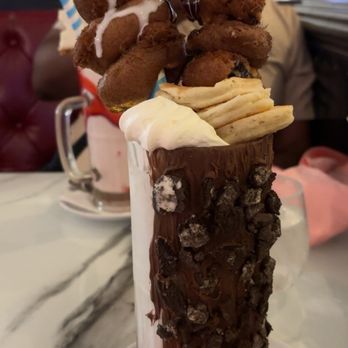Sugar Factory Foxwoods - Oreo madness milkshake - American Near Me - Mashantucket, Connecticut Sugar Factory Foxwoods - Oreo madness milkshake - American Near Me - Mashantucket, Connecticut